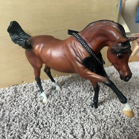Breyer Empress Model - Picture 4 of 7